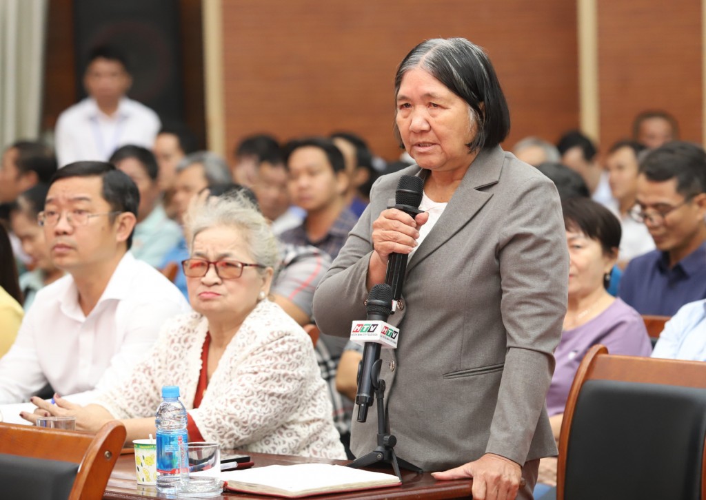 Bí thư Thành ủy TP Hồ Chí Minh giải đáp ý kiến cử tri Bí thư Thành ủy TP Hồ Chí Minh giải đáp ý kiến cử tri