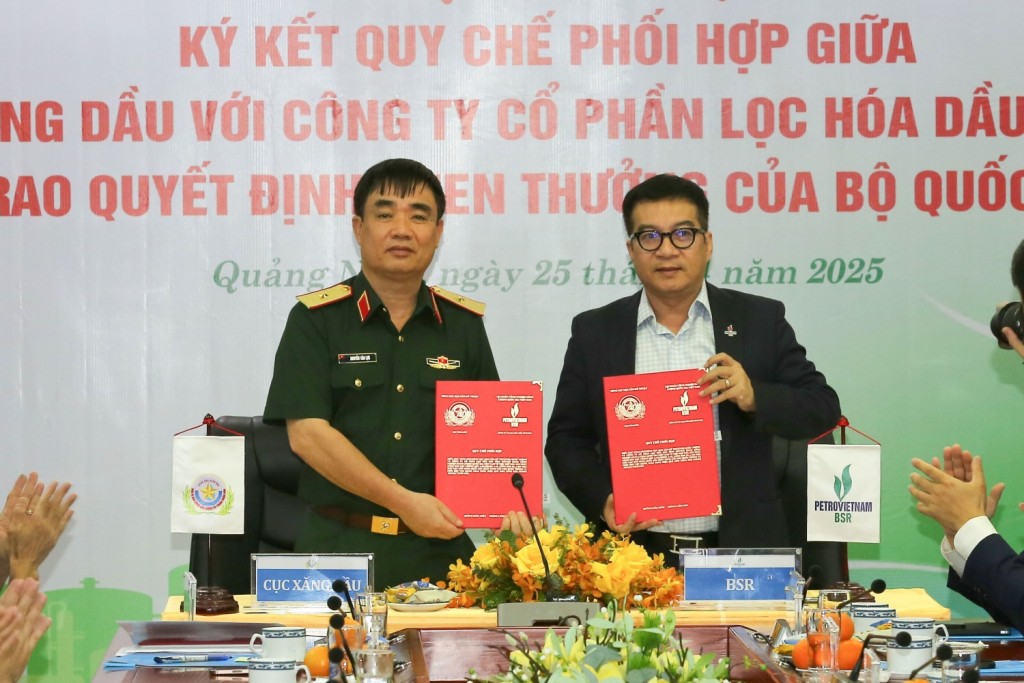 Nhà máy lọc dầu Dung Quất góp phần đảm bảo an ninh quốc phòng Nhà máy lọc dầu Dung Quất góp phần đảm bảo an ninh quốc phòng