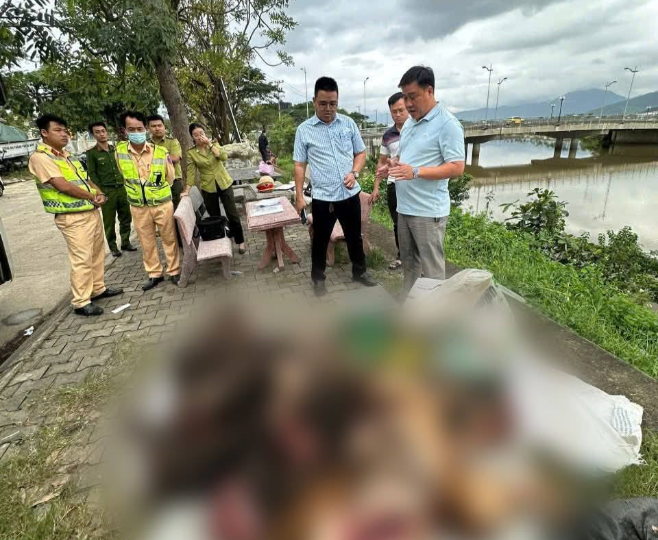 Tang vật thịt nghi là động vật hoang dã được vận chuyển trái phép, bị lực lượng chức năng phát hiện trên xe khách khi lưu thông qua tuyến hầm Hải Vân - Túy Loan. (Ảnh: C.A Đà Nẵng) Tang vật thịt nghi là động vật hoang dã được vận chuyển trái phép, bị lực lượng chức năng phát hiện trên xe khách khi lưu thông qua tuyến hầm Hải Vân - Túy Loan. (Ảnh: C.A Đà Nẵng)