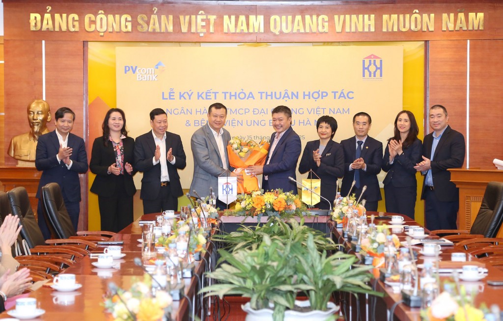 PVcomBank và Bệnh viện Ung Bướu Hà Nội ký kết thỏa thuận hợp tác toàn diện
