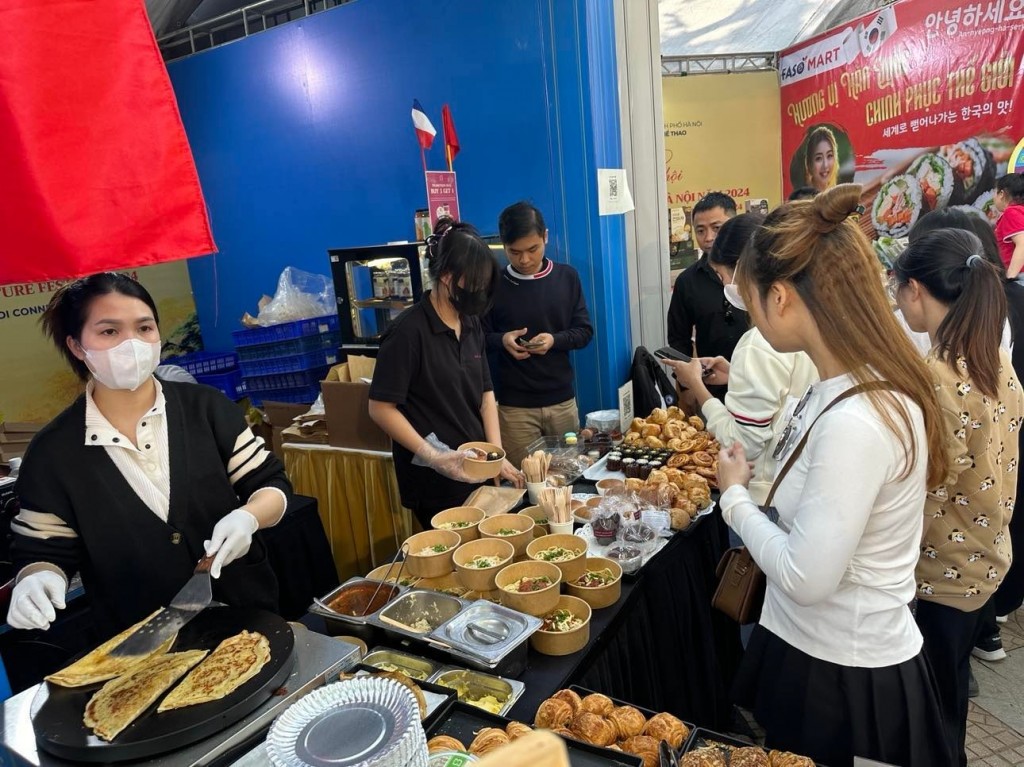 Lễ hội văn hóa ẩm thực Hà Nội sẽ là nơi kể câu chuyện ẩm thực và kết nối thế hệ trẻ (Ảnh minh họa) Lễ hội văn hóa ẩm thực Hà Nội sẽ là nơi kể câu chuyện ẩm thực và kết nối thế hệ trẻ (Ảnh minh họa)