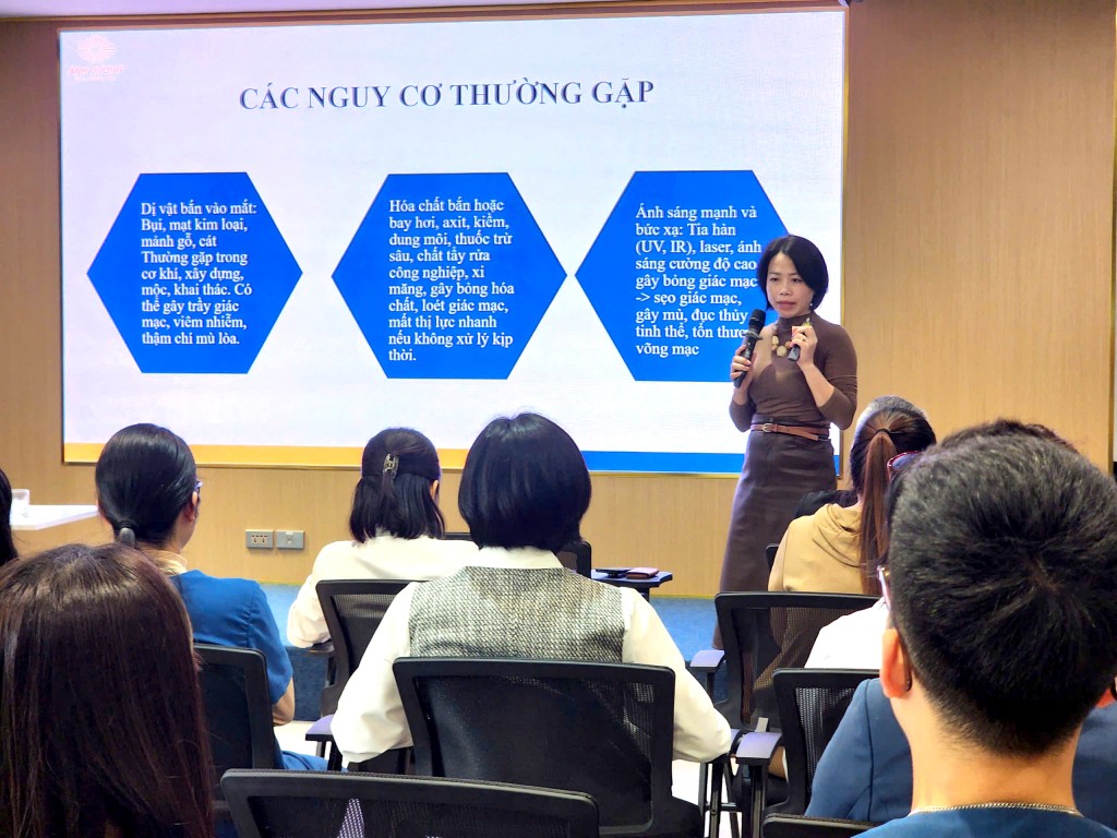 Thạc sĩ - Bác sĩ Phạm Huyền Khanh, Giám đốc Bệnh viện Mắt Ánh Dương giới thiệu ứng dụng AI và các công nghệ hiện đại chẩn đoán, điều trị cho bệnh nhân Thạc sĩ - Bác sĩ Phạm Huyền Khanh, Giám đốc Bệnh viện Mắt Ánh Dương giới thiệu ứng dụng AI và các công nghệ hiện đại chẩn đoán, điều trị cho bệnh nhân