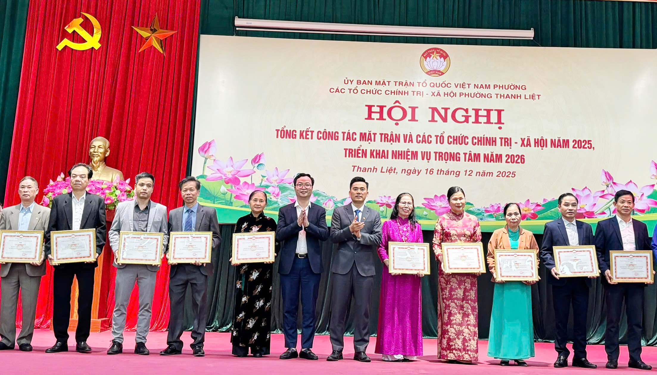 Nhiều tập thể, cá nhân đón nhận khen thưởng của Ủy ban MTTQ phường Thanh Liệt Nhiều tập thể, cá nhân đón nhận khen thưởng của Ủy ban MTTQ phường Thanh Liệt