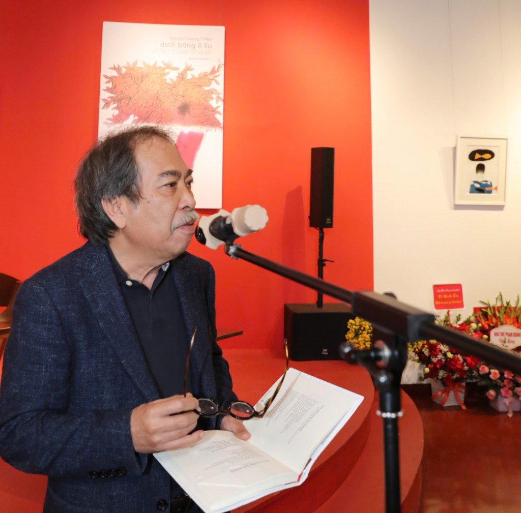 Nhà thơ Nguyễn Quang Thiều - Chủ tịch Hội Nhà văn Việt Nam đọc thơ tại buổi 