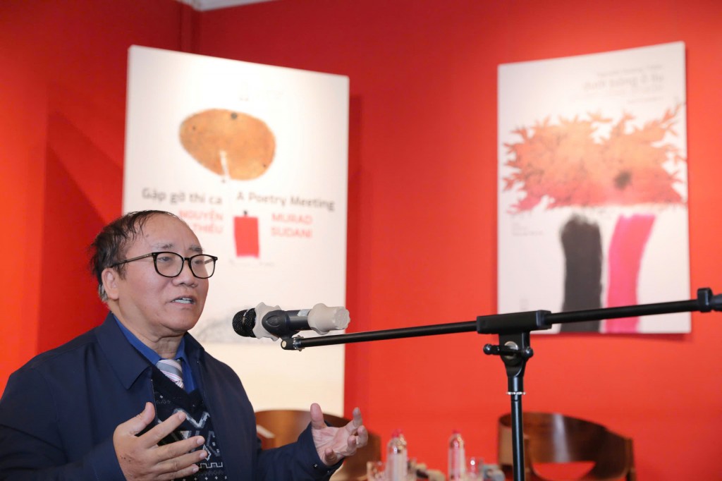 Nhà thơ Trần Đăng Khoa, Phó Chủ tịch Hội Nhà văn Việt Nam nhấn mạnh về tính kết nối và chạm tới cảm xúc của hai tập thơ