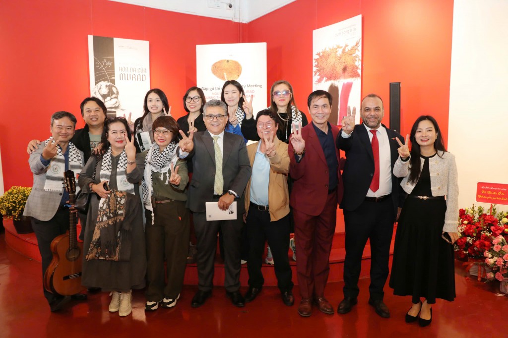 Cuộc gặp gỡ thi ca có sự tham dự của đông đảo các Đại sứ và các nhà thơ đến từ nhiều quốc gia