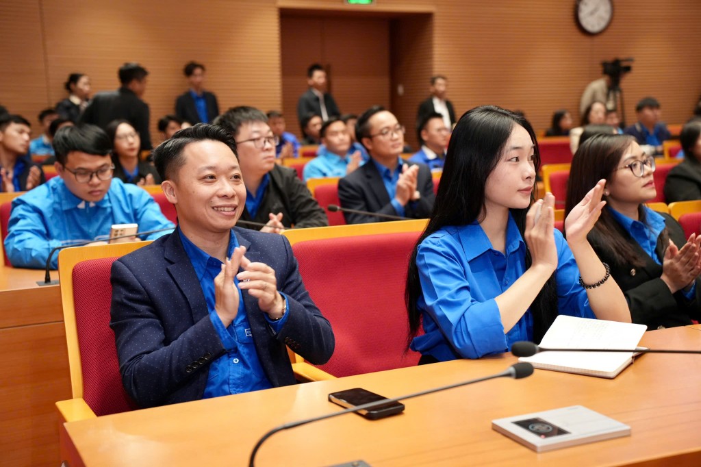 Đối thoại thanh niên: 5 vấn đề nóng giới trẻ Thủ đô quan tâm Đối thoại thanh niên: 5 vấn đề nóng giới trẻ Thủ đô quan tâm