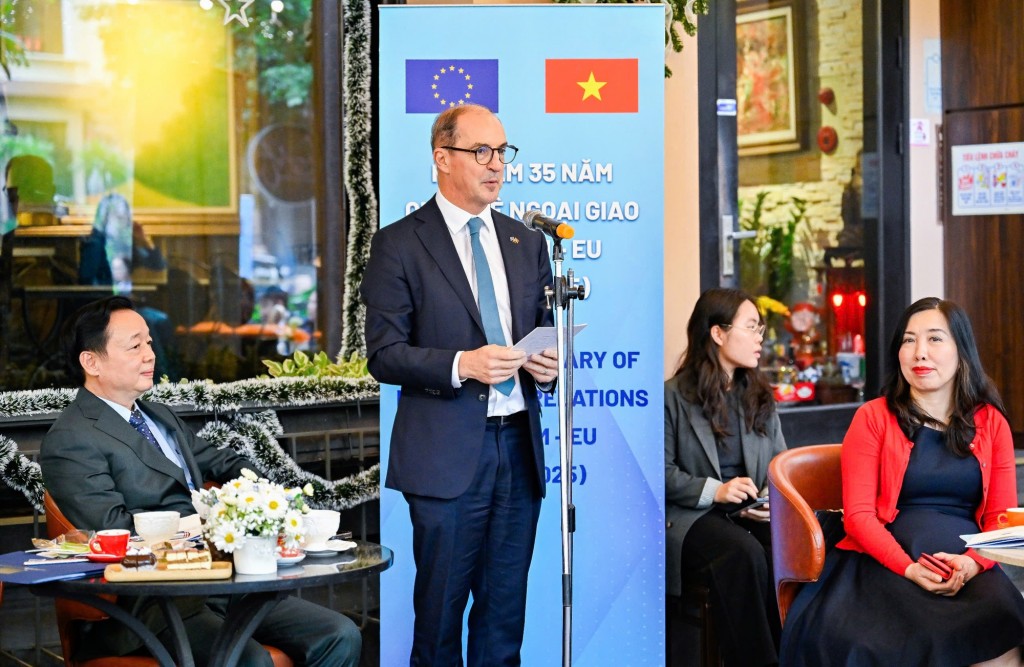 Ông Rafael De Bustamante, Đại biện lâm thời EU tại Việt Nam phát biểu - Ảnh: VGP/Minh Khôi Ông Rafael De Bustamante, Đại biện lâm thời EU tại Việt Nam phát biểu - Ảnh: VGP/Minh Khôi