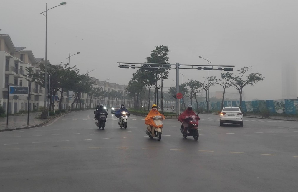 Hà Nội có mưa rải rác, trời rét