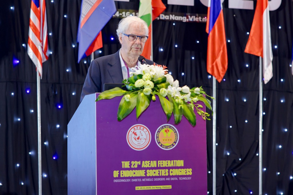 PGS.TS.BS. Hồ Thị Kim Thanh, Phó hiệu trưởng trường Đại học Y Hà Nội phát biểu tại hội nghị PGS.TS.BS. Hồ Thị Kim Thanh, Phó hiệu trưởng trường Đại học Y Hà Nội phát biểu tại hội nghị