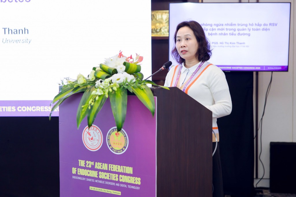 PGS.TS.BS. Hồ Thị Kim Thanh, Phó hiệu trưởng trường Đại học Y Hà Nội phát biểu tại hội nghị PGS.TS.BS. Hồ Thị Kim Thanh, Phó hiệu trưởng trường Đại học Y Hà Nội phát biểu tại hội nghị