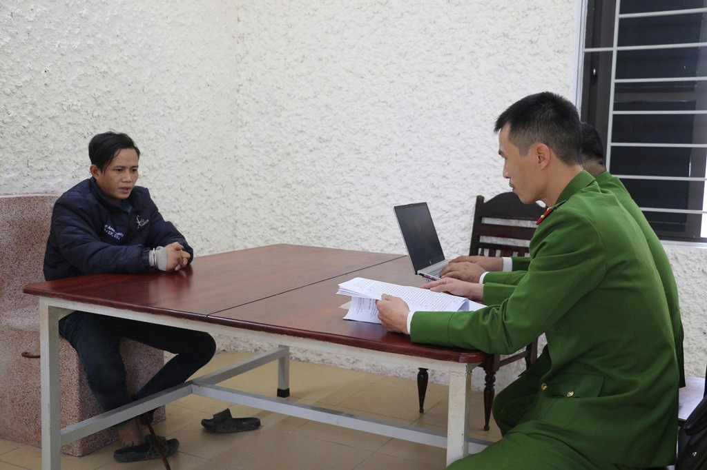 Cơ quan Công an lấy lời khai đối tượng Vi Văn Nhập