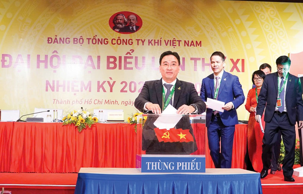 Khát vọng vươn mình từ những đại hội