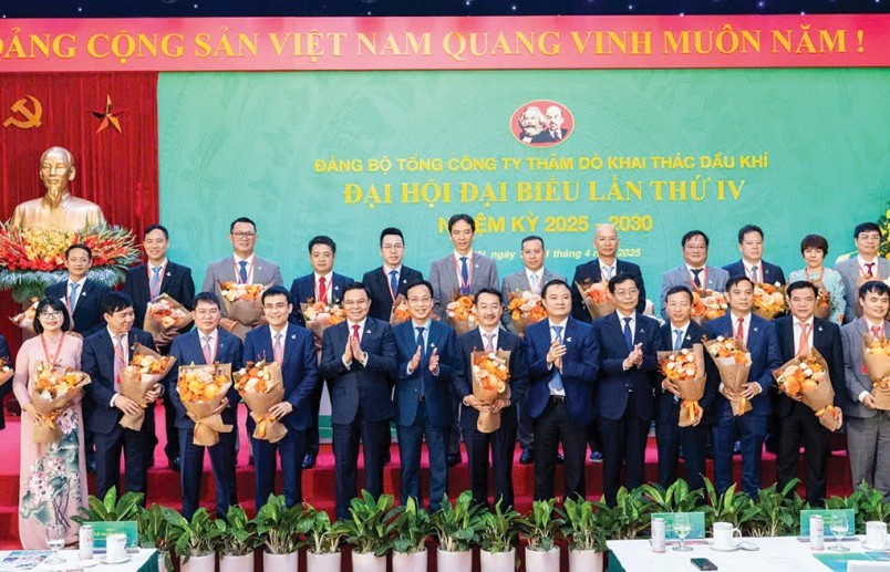 Khát vọng vươn mình từ những đại hội