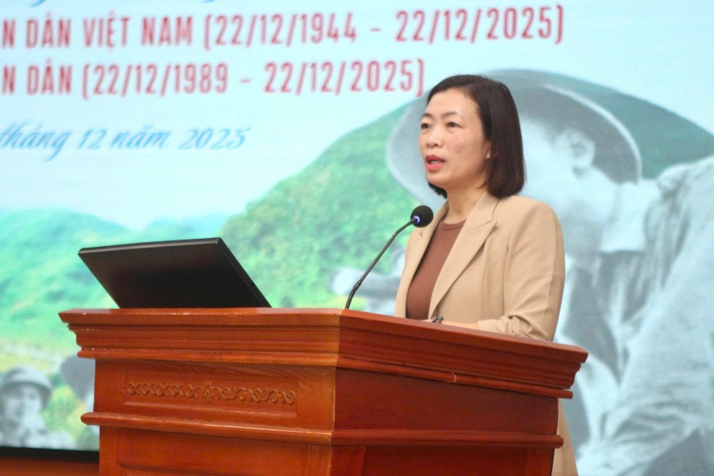 Đồng chí Nguyễn Thị Thu Hằng - Phó Bí thư Thường trực Đảng ủy phường Long Biên khẳng định ý nghĩa của việc giáo dục truyền thống cách mạng và trách nhiệm của tuổi trẻ trong giai đoạn hiện nay. Đồng chí Nguyễn Thị Thu Hằng - Phó Bí thư Thường trực Đảng ủy phường Long Biên khẳng định ý nghĩa của việc giáo dục truyền thống cách mạng và trách nhiệm của tuổi trẻ trong giai đoạn hiện nay.