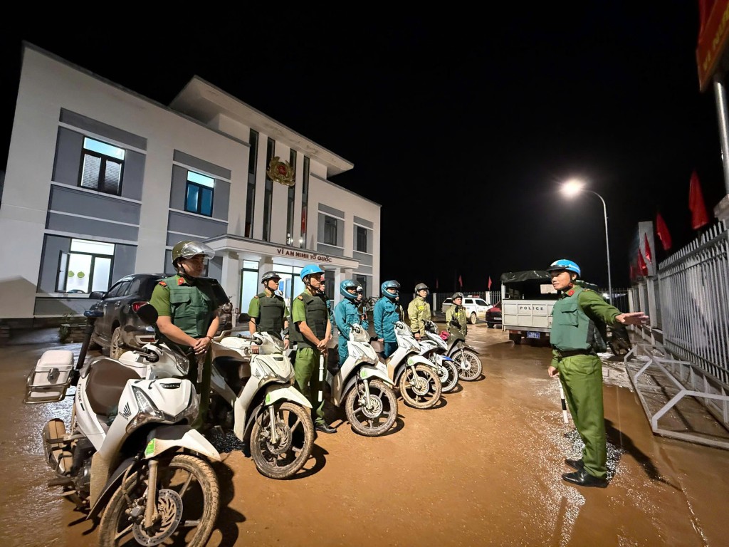 Công an xã Avương (Đà Nẵng) triển khai tuần tra khép kín địa bàn, sẵn sàng bảo vệ an ninh tuyệt đối cho chuỗi sự kiện chính trị trọng đại sắp tới và giữ gìn cuộc sống bình yên nơi vùng cao