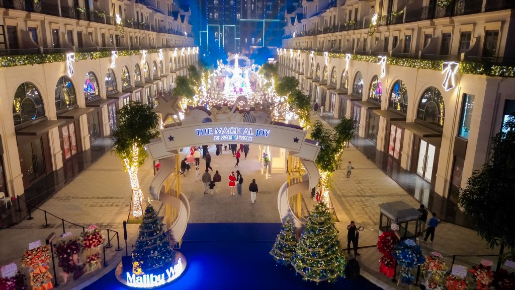 Toàn cảnh tuyến phố Malibu Walk nơi tổ chức chuỗi sự kiện “The Magical Joy - Mùa giáng sinh diệu kỳ” từ 12/12 - 25/12/2025