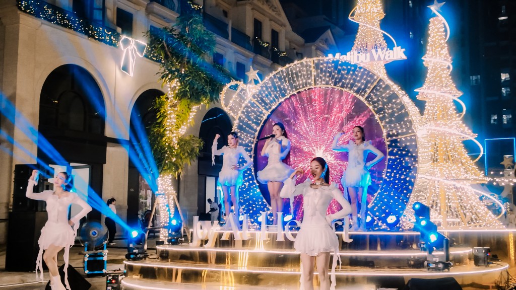 Các màn trình diễn ấn tượng của Ngô Lan Hương, Đinh Band và nhóm nhảy BlackSi… khuấy động không khí náo nhiệt của lễ hội