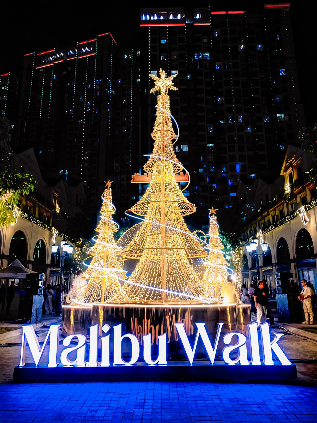 Chuỗi sự kiện “The Magical Joy - Mùa giáng sinh diệu kỳ” tại Malibu Walk sẽ mở cửa đón khách đến hết ngày 25/12. 