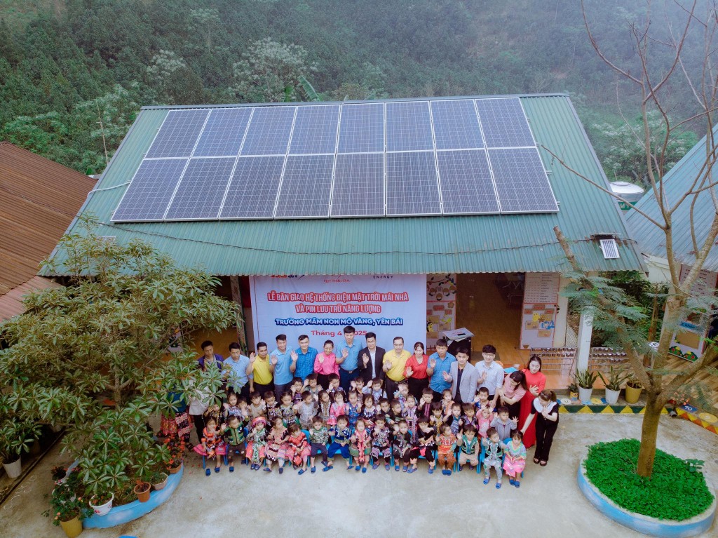 Quỹ Thiện Tâm hỗ trợ lắp đặt hệ thống điện mặt trời cho trường Mầm non Mỏ Vàng, Mù Cang Chải, Yên Bái.