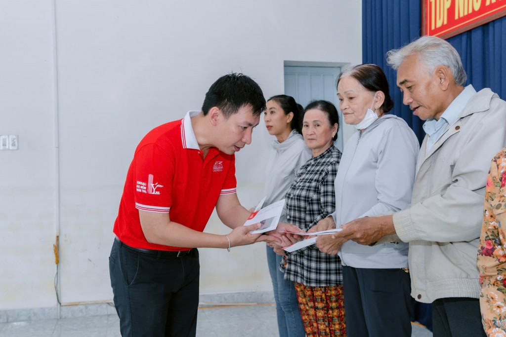 Generali Việt Nam sát cánh cùng các gia đình chịu ảnh hưởng bởi bão lũ