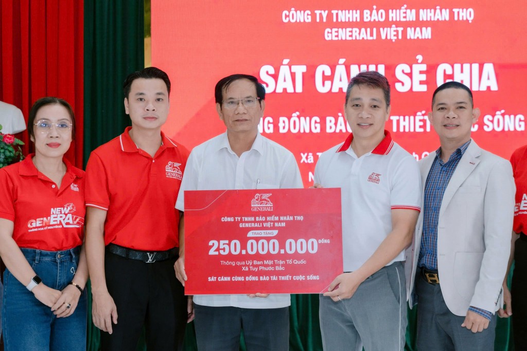 Generali Việt Nam sát cánh cùng các gia đình chịu ảnh hưởng bởi bão lũ