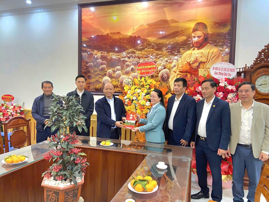 Lãnh đạo MTTQ TP Hà Nội chúc mừng Giáng sinh đồng bào Công giáo