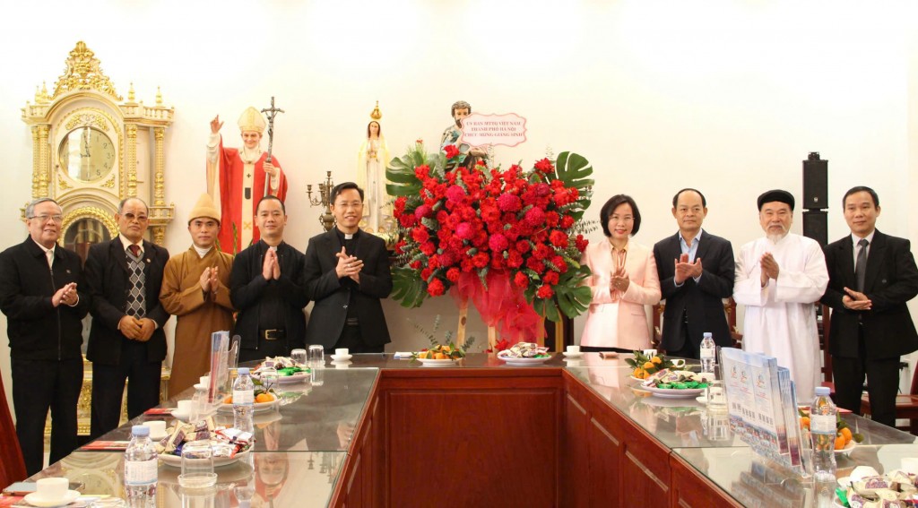 Lãnh đạo MTTQ TP Hà Nội chúc mừng Giáng sinh đồng bào Công giáo
