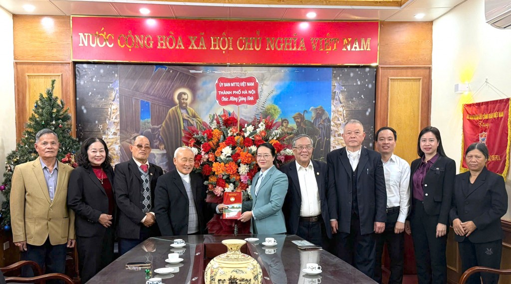 Lãnh đạo MTTQ TP Hà Nội chúc mừng Giáng sinh đồng bào Công giáo