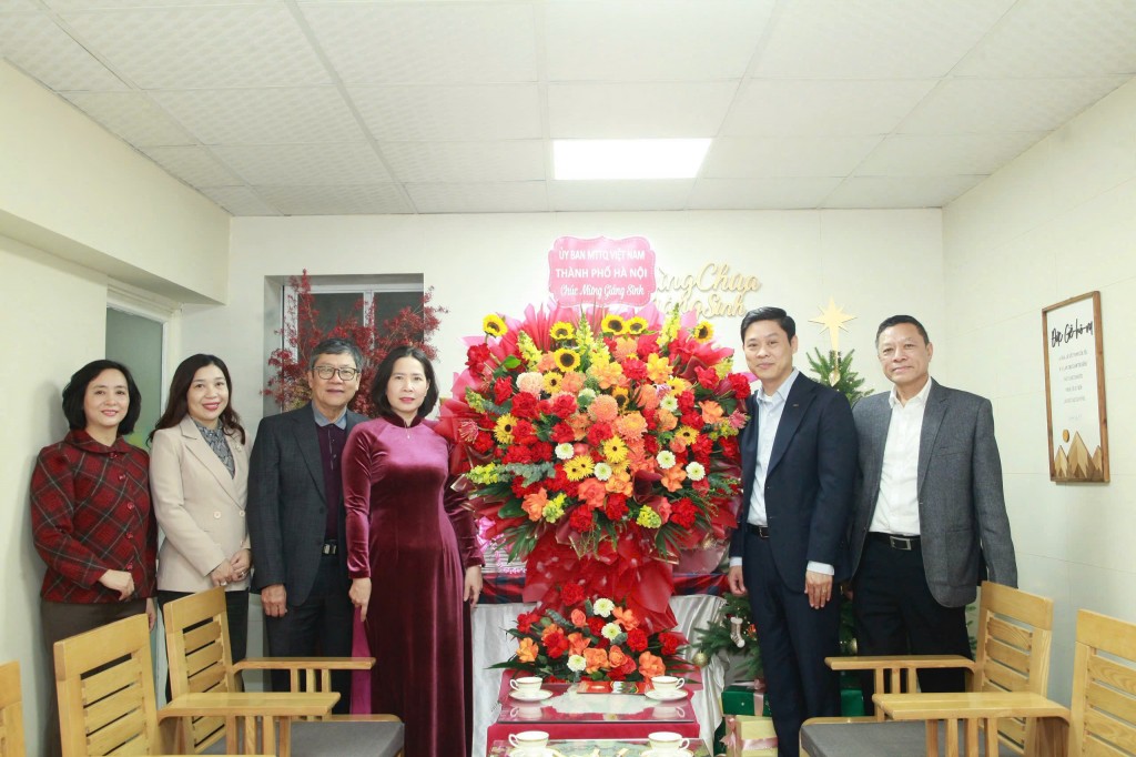 Lãnh đạo MTTQ TP Hà Nội chúc mừng Giáng sinh đồng bào Công giáo