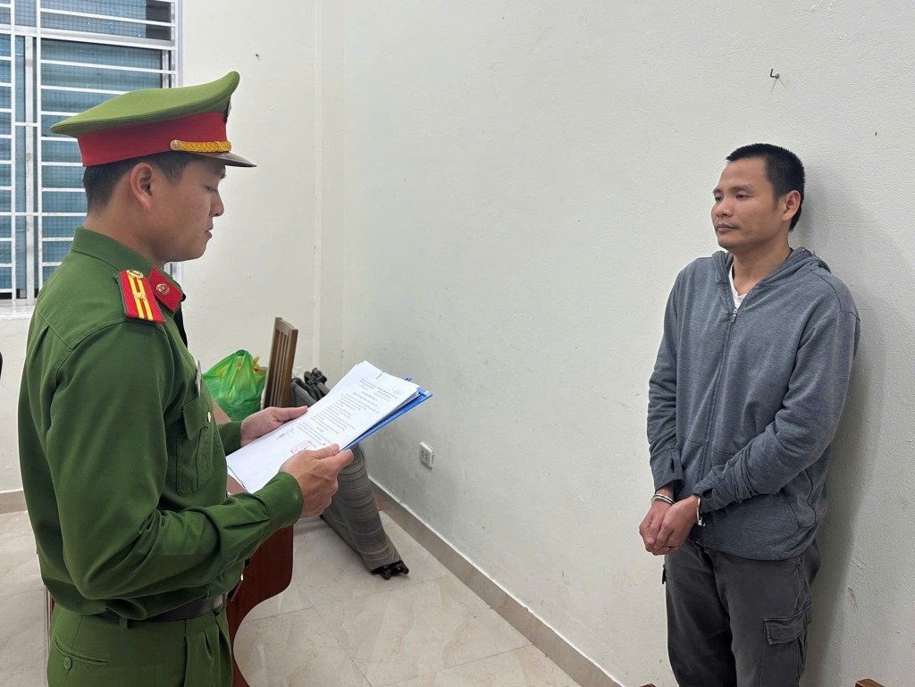 Cơ quan Cảnh sát điều tra Công an TP Đà Nẵng tống đạt các quyết định đối với Nguyễn Văn Nghĩa