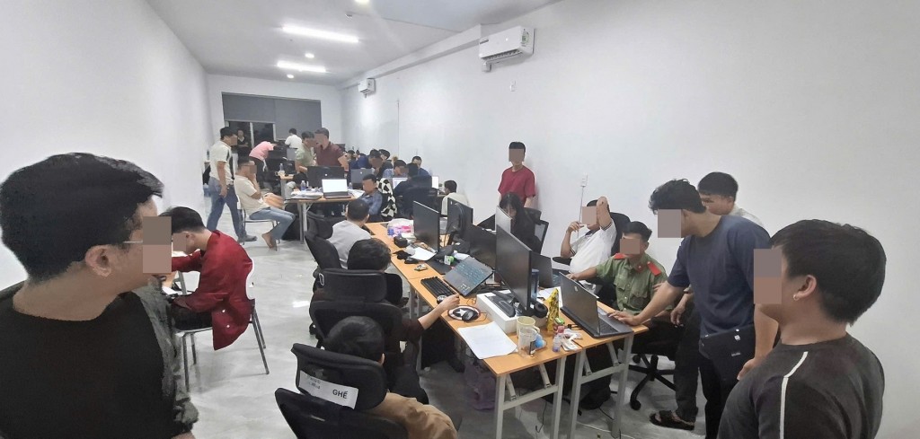 Cơ quan chức năng xác định có khoảng 30 website cờ bạc trực tuyến được cơ sở của Nghĩa thiết lập và chuyển giao cho các đối tác nước ngoài sử dụng trái phép.