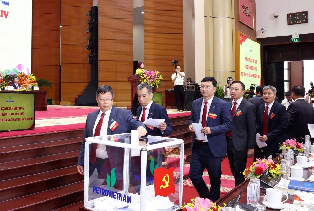 Tiên phong trong chuyển dịch năng lượng và tăng trưởng xanh bền vững