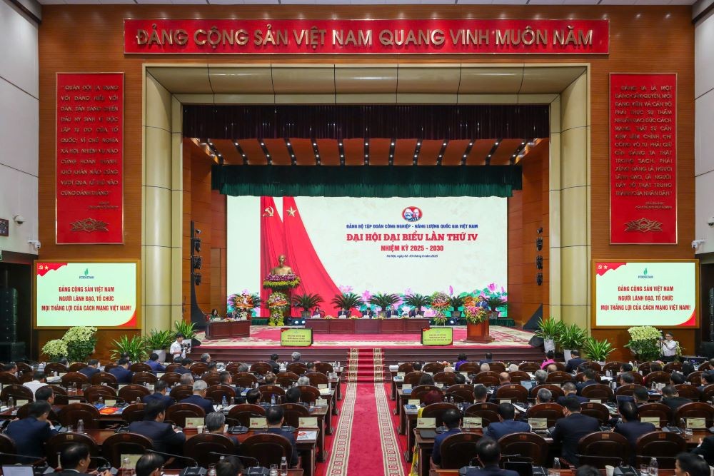 Tiên phong trong chuyển dịch năng lượng và tăng trưởng xanh bền vững