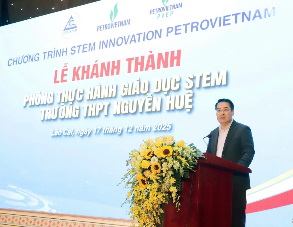 Khánh thành Phòng thực hành giáo dục STEM tại Trường THPT Nguyễn Huệ