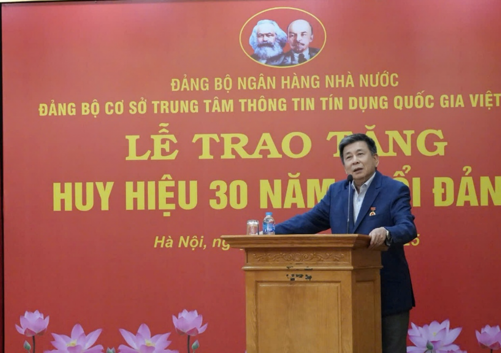 Đồng chí Lê Thái Nam - thành viên Hội đồng quản lý phát biểu tại buổi lễ