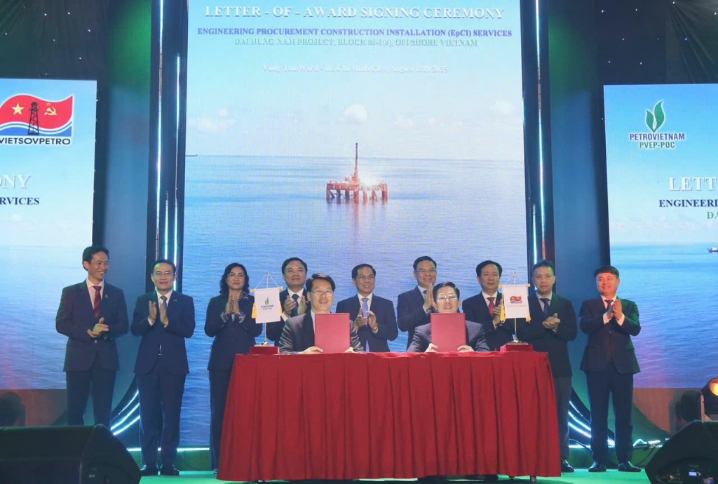 Lễ đón mừng dòng dầu đầu tiên từ dự án phát triển mỏ Kình Ngư Trắng - Kình Ngư Trắng Nam