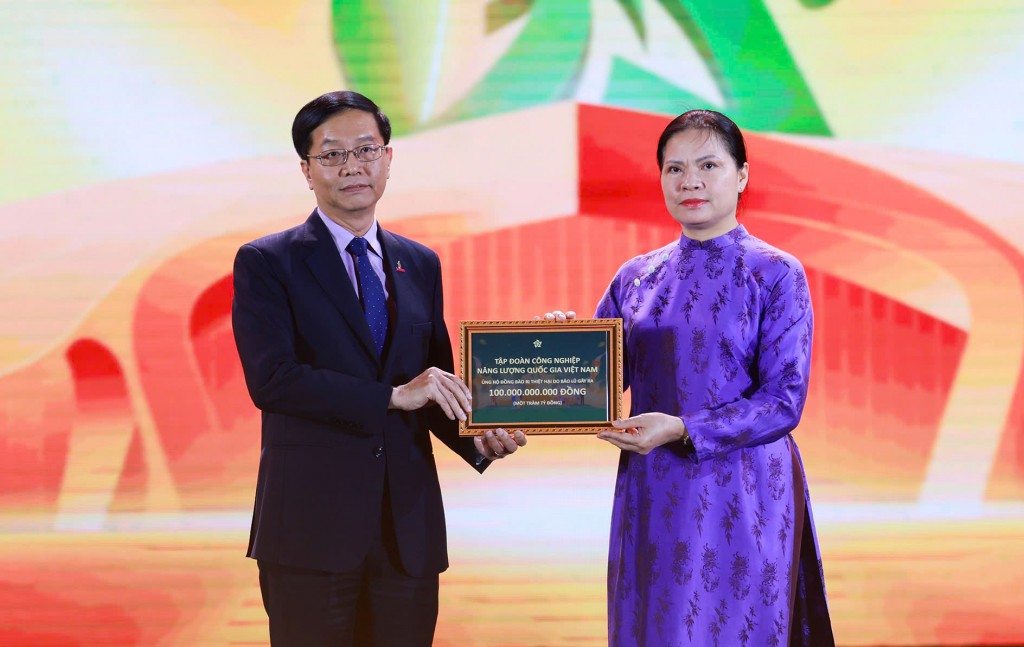 Ấm áp nghĩa tình Petrovietnam để kịp thời hỗ trợ các tỉnh miền Trung bị thiên tai