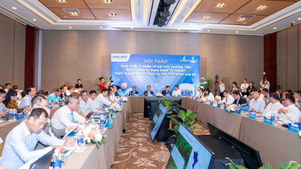 Hội thảo “Giảm thiểu ô nhiễm từ khí thải phương tiện giao thông sử dụng động cơ diesel: Thực trạng và giải pháp tại khu vực Đông Nam Bộ” diễn ra sáng 4/12 tại TP HCM.