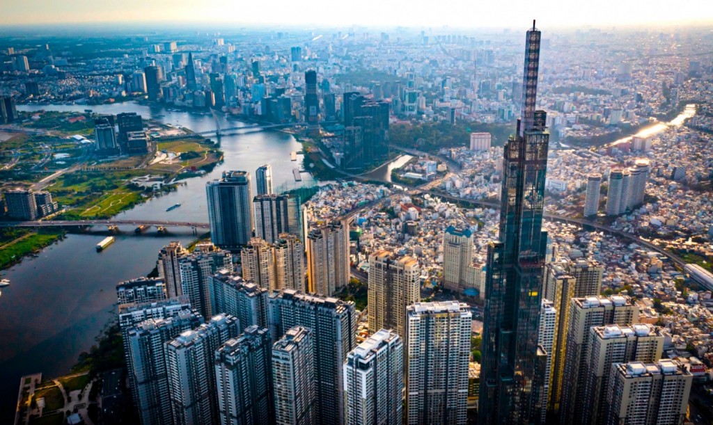 Thành phố Hồ Chí Minh - trung tâm kinh tế trọng điểm phía nam Việt Nam và hàng đầu cả nước, đi đầu về tốc độ tăng trưởng và thu ngân sách.