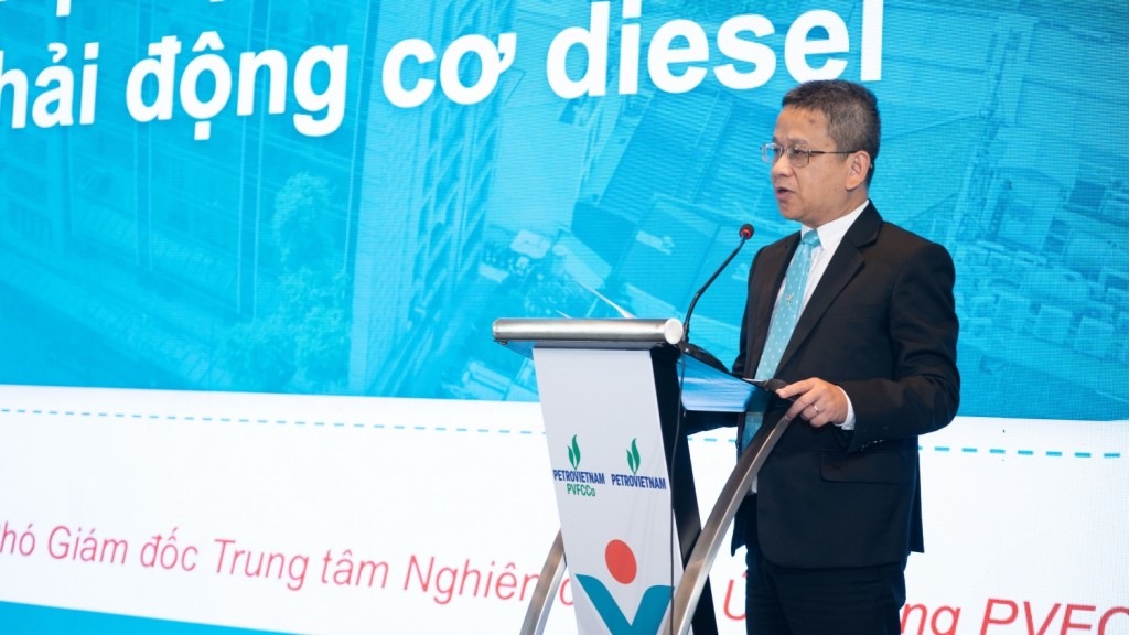 Thạc sĩ Trần Vĩnh Lộc, Phó Giám đốc Trung tâm Nghiên cứu và Ứng dụng (PVFCCo – Phú Mỹ), trình bày Giáp pháp xanh cho khí thải động cơ diesel.