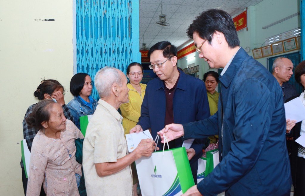 Nghĩa tình Petrovietnam: Bền bỉ đồng hành, sẻ chia với những mảnh đời khó khăn