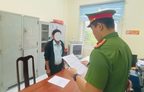 Bắt gã hàng xóm ném gạch khiến một cháu bé thương tật 36%