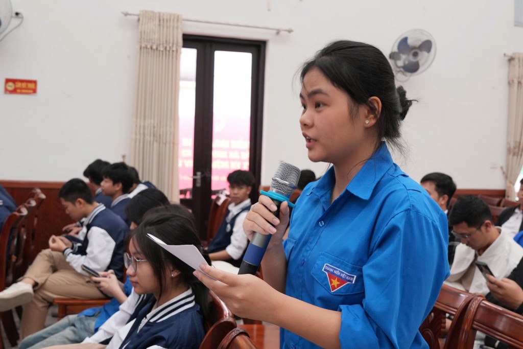 Chủ tịch UBND xã Bát Tràng đối thoại với thanh niên