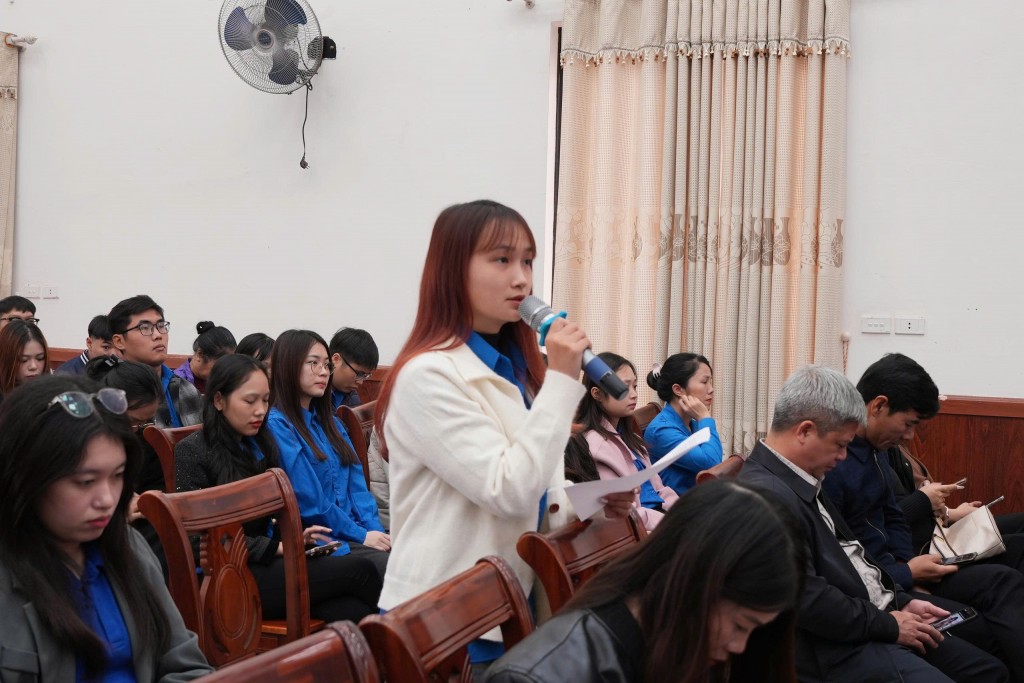 Chủ tịch UBND xã Bát Tràng đối thoại với thanh niên