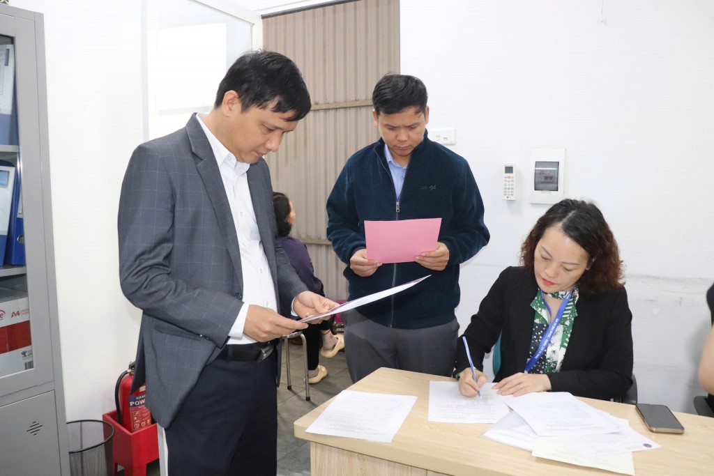 Bát Tràng tăng cường kiểm tra an toàn thực phẩm tại các cơ sở sản xuất, kinh doanh