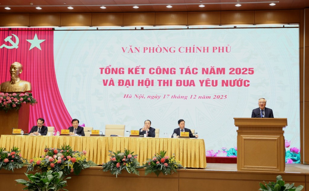 Phó Thủ tướng Thường trực Nguyễn Hòa Bình nhấn mạnh 8 nhóm nội dung trọng tâm VPCP cần tập trung triển khai thực hiện trong thời gian tới - Ảnh: VGP/Nguyễn Hoàng