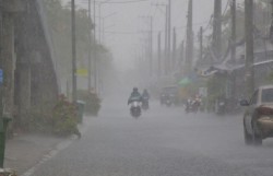 Đêm 17/12: Nhiều nơi mưa dông, đề phòng lốc, sét