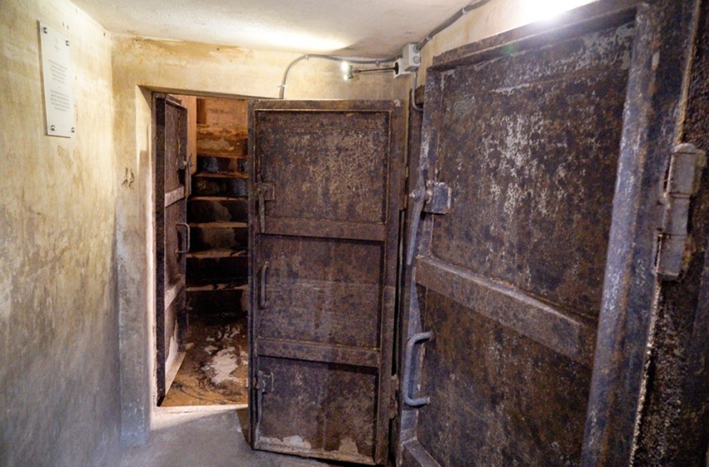 Hầm trú bom trong khách sạn Sofitel Metropole (Ảnh tư liệu) Hầm trú bom trong khách sạn Sofitel Metropole (Ảnh tư liệu)