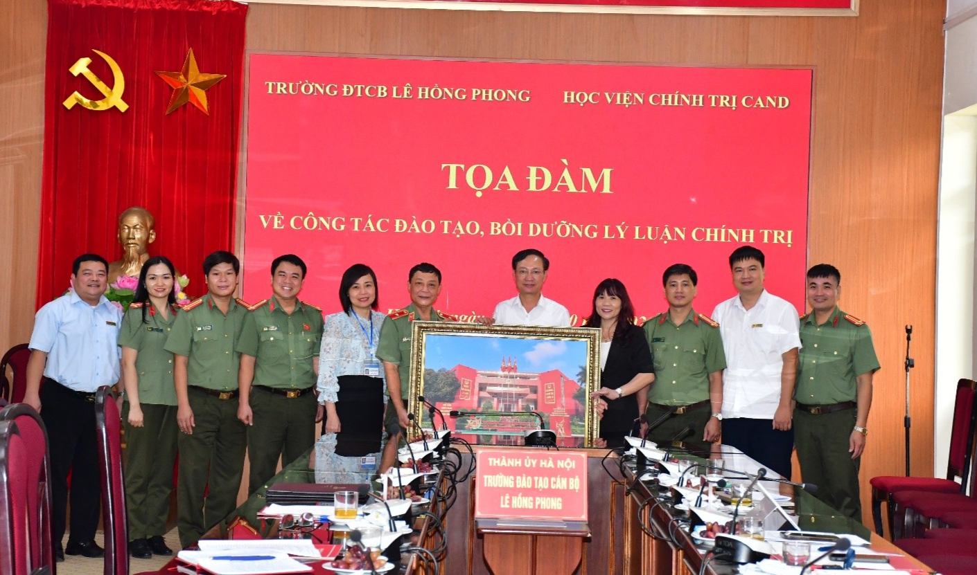 Trường Đào tạo cán bộ Lê Hồng Phong thành phố Hà Nội và Học viện Chính trị Công an nhân dân đã phối hợp tổ chức Tọa đàm về công tác đào tạo, bồi dưỡng lý luận chính trị Trường Đào tạo cán bộ Lê Hồng Phong thành phố Hà Nội và Học viện Chính trị Công an nhân dân đã phối hợp tổ chức Tọa đàm về công tác đào tạo, bồi dưỡng lý luận chính trị